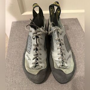 Women's Gray Climbing Shoes